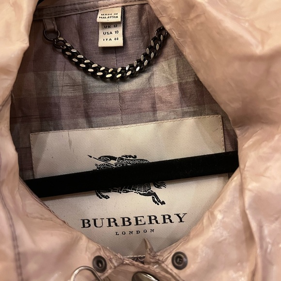 Burberry Raincoat in Taupe - Picture 2 of 7